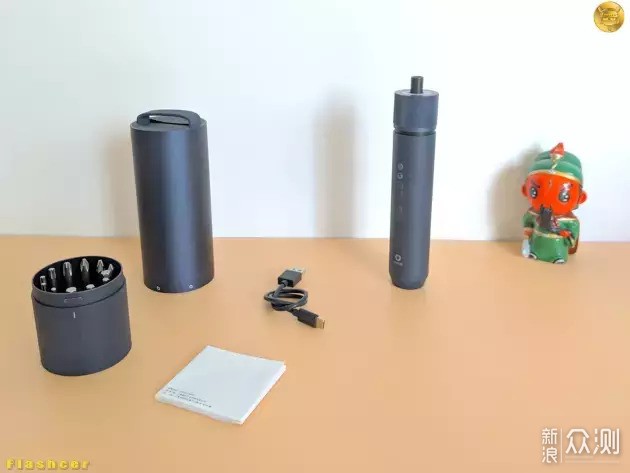 主机与收纳配件展开